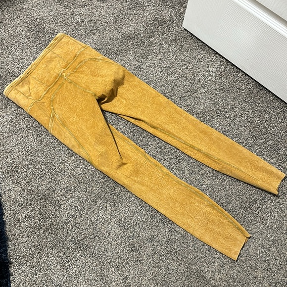 Lululemon Fast and Free High Rise Tight - Picture 5 of 8